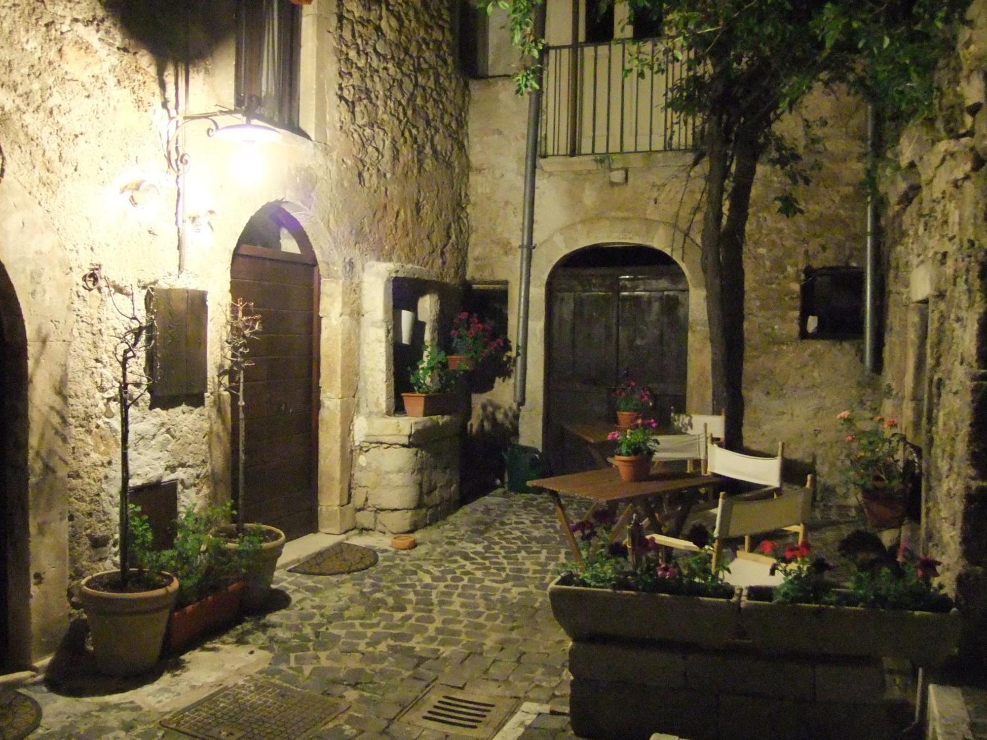 Aparthotel Residenza La Torre Santo Stefano Di Sessanio Esterno foto