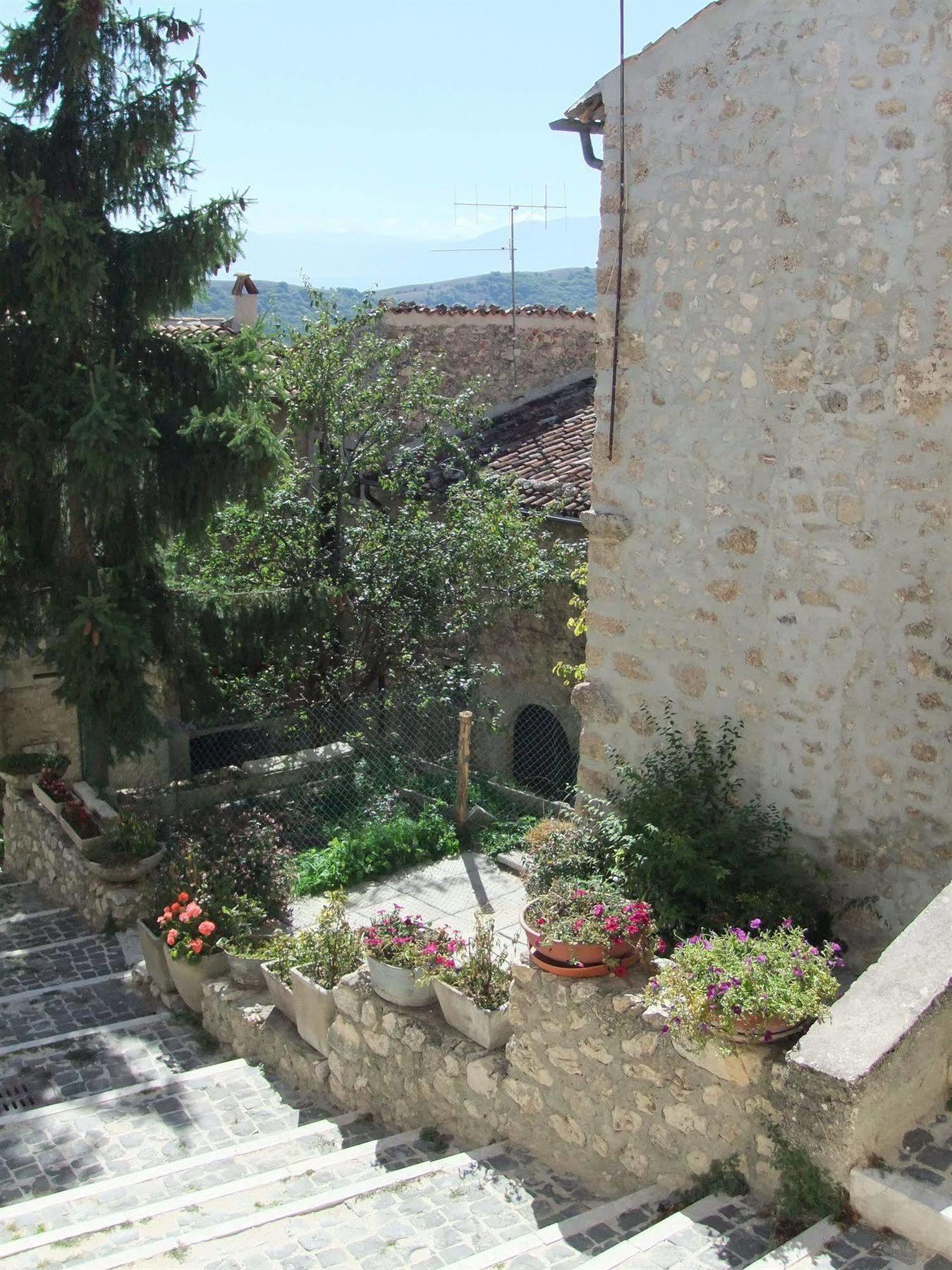 Aparthotel Residenza La Torre Santo Stefano Di Sessanio Esterno foto