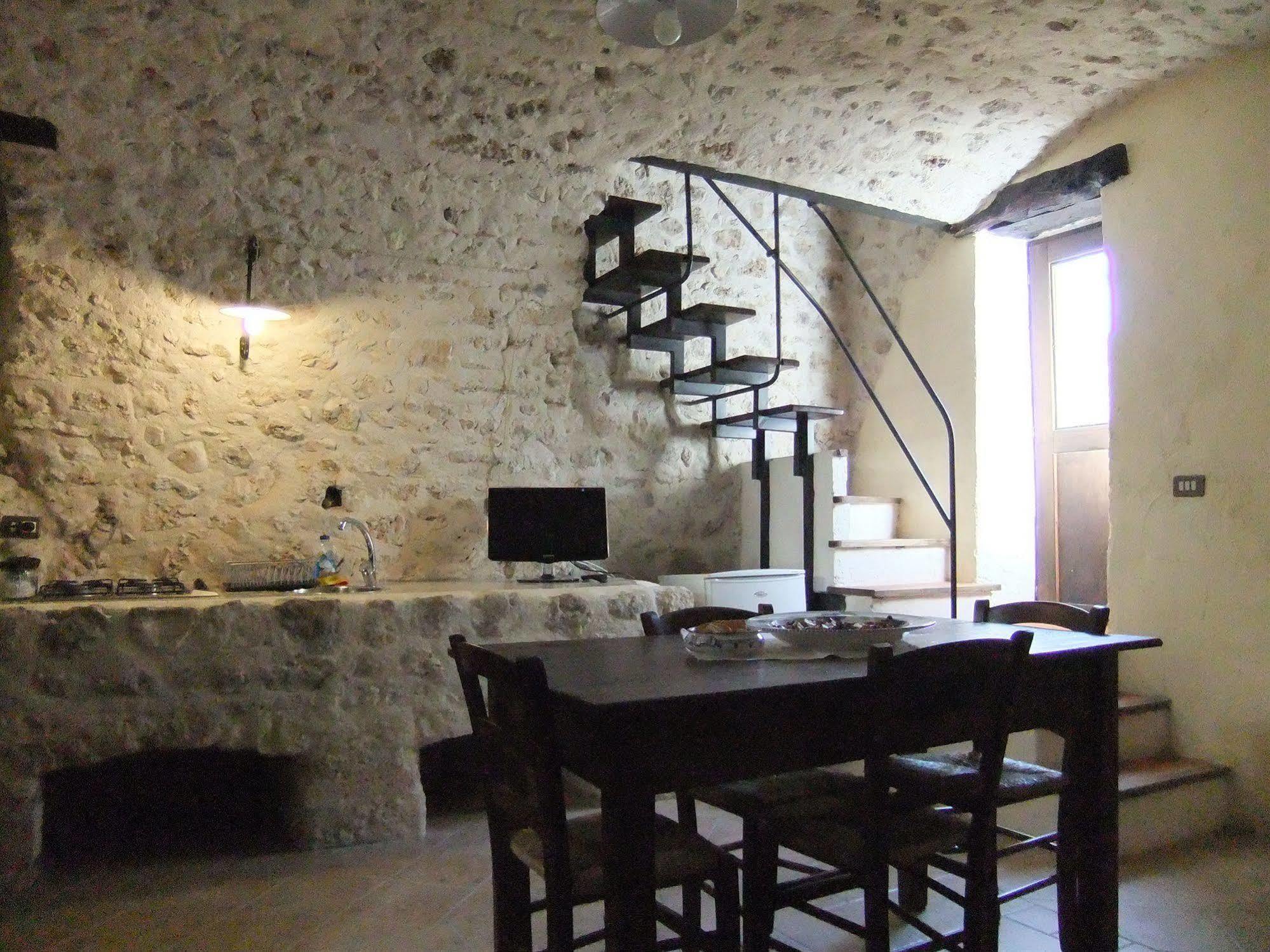 Aparthotel Residenza La Torre Santo Stefano Di Sessanio Esterno foto