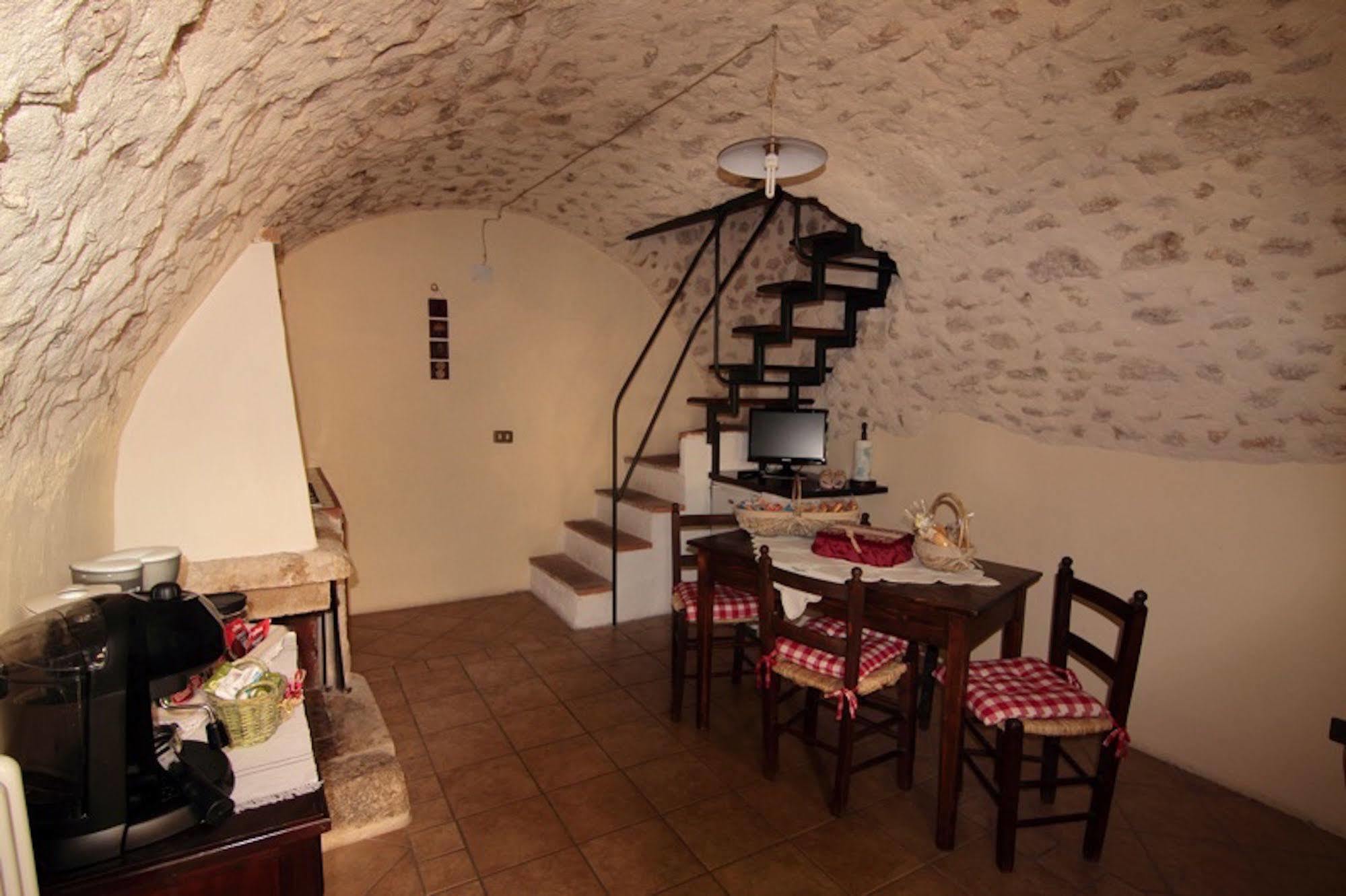 Aparthotel Residenza La Torre Santo Stefano Di Sessanio Esterno foto
