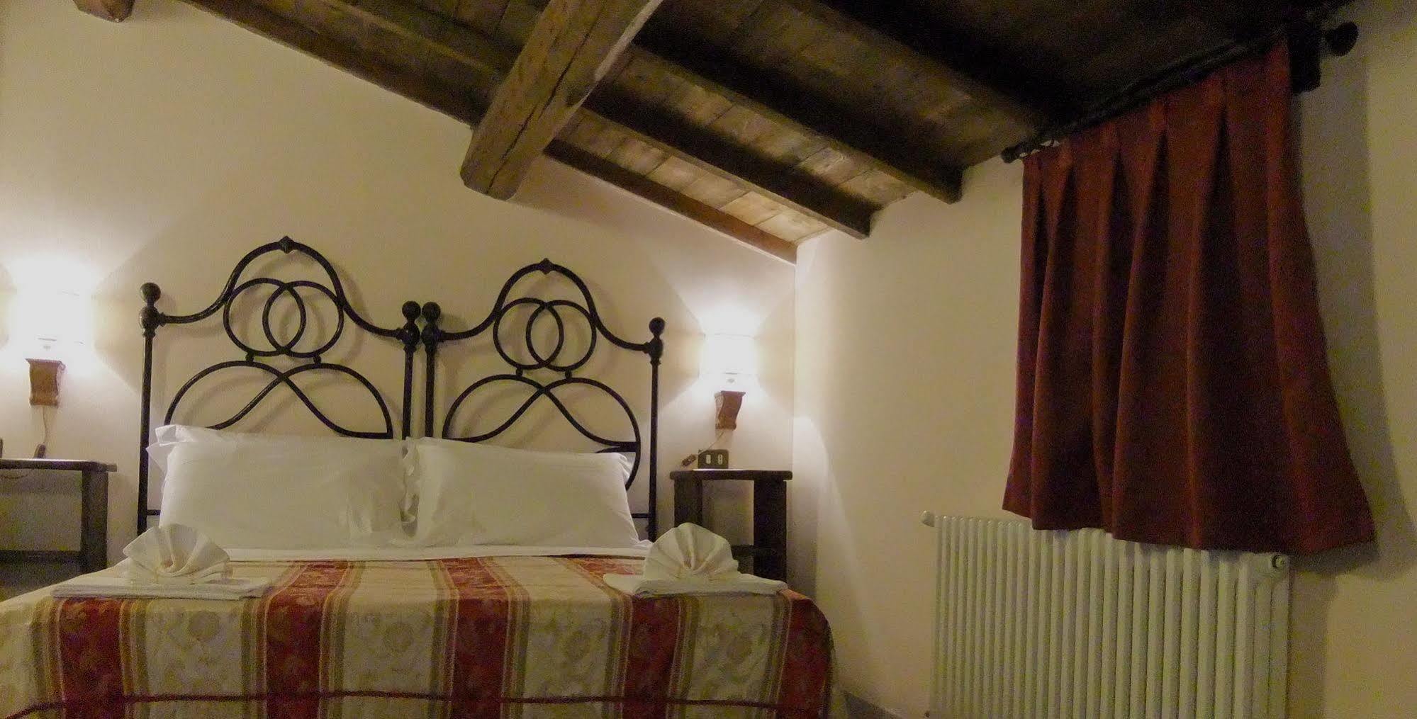 Aparthotel Residenza La Torre Santo Stefano Di Sessanio Esterno foto