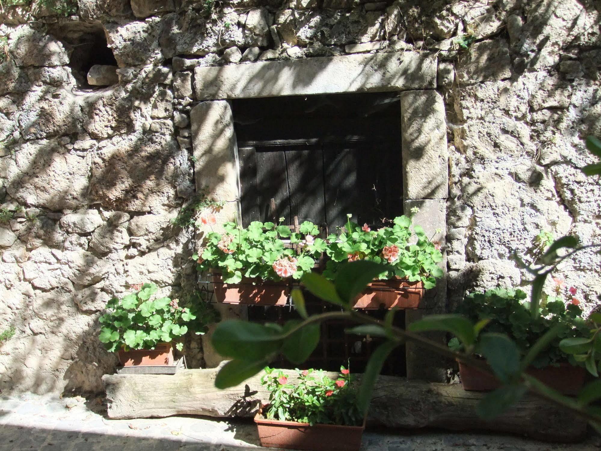 Aparthotel Residenza La Torre Santo Stefano Di Sessanio Esterno foto