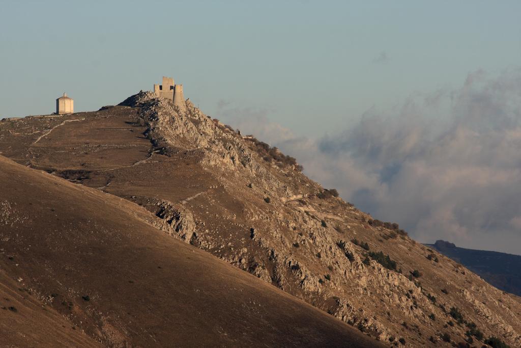 Aparthotel Residenza La Torre Santo Stefano Di Sessanio Esterno foto